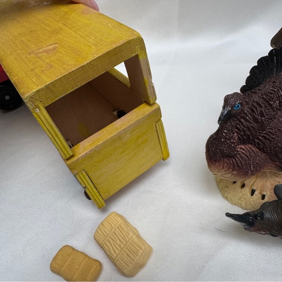 Melissa & Doug Tractor & Animals - Picture 8 of 10